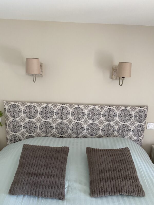 Tête de lit sur-mesure en tissu sur support bois. – Image 4