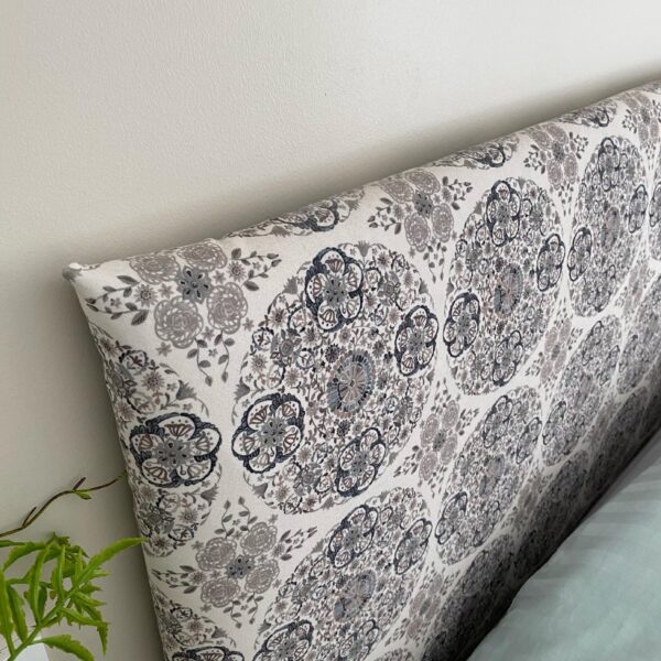 Tête de lit sur-mesure en tissu sur support bois. – Image 6