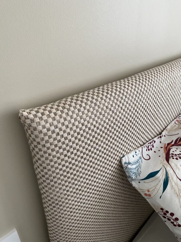 Tête de lit sur-mesure en tissu sur support bois. – Image 12