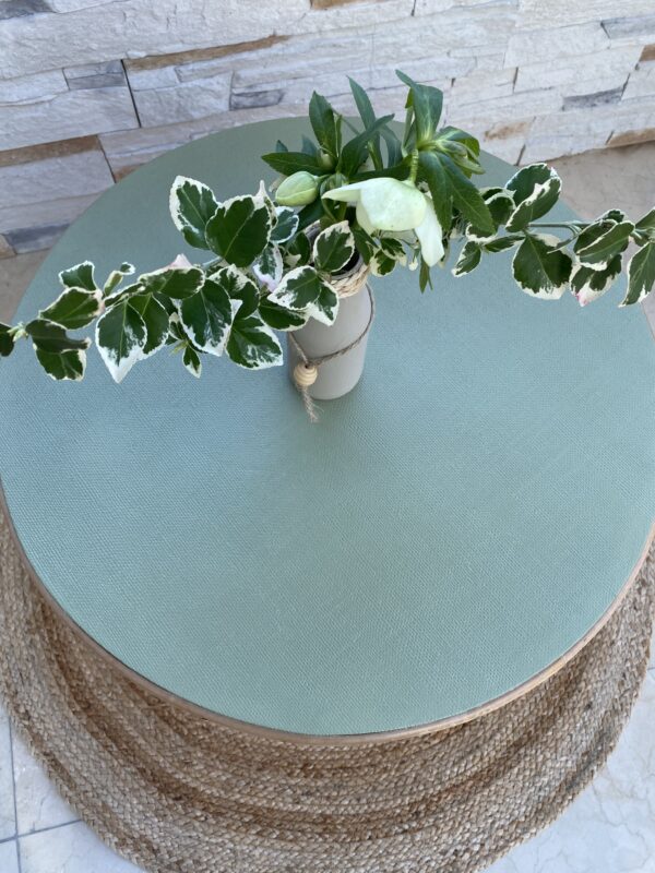 Table basse ronde en rotin relookée – Image 4