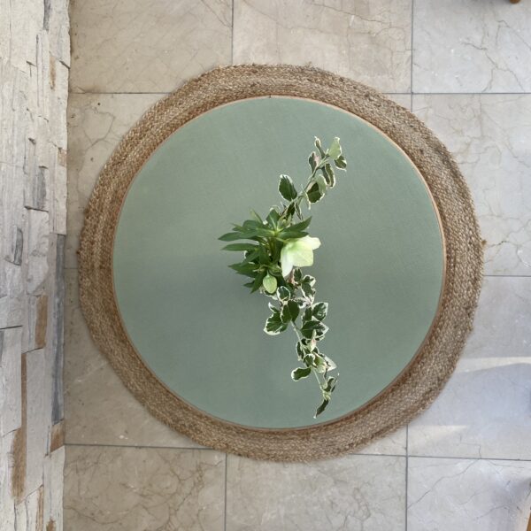 Table basse ronde en rotin relookée – Image 5