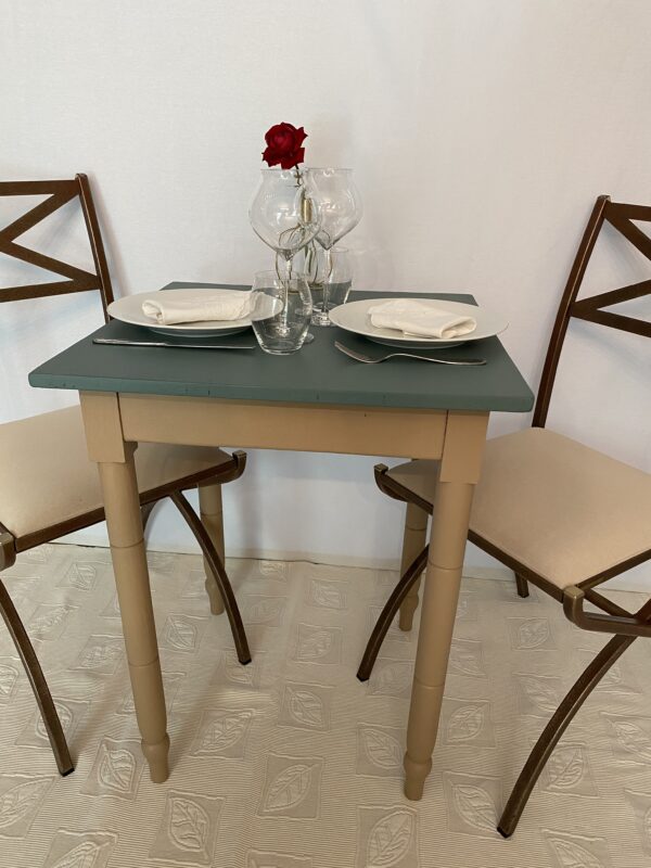 Table bois carrée relookée