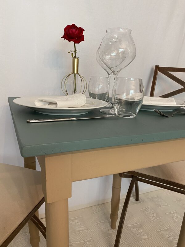 Table bois carrée relookée – Image 3