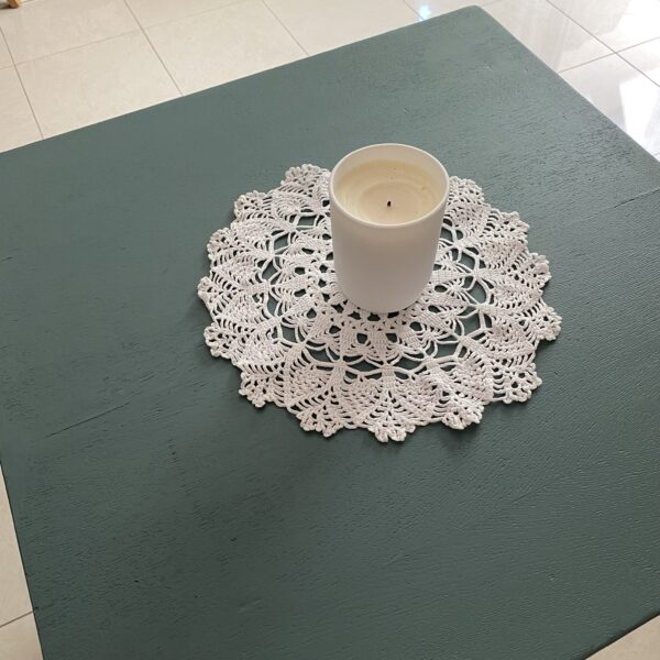 Table bois carrée relookée – Image 17