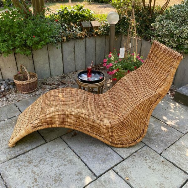 Bain de soleil ou chaise longue en rotin rénové(e)