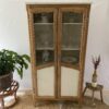 Armoire portes vitrées en bois, relookée