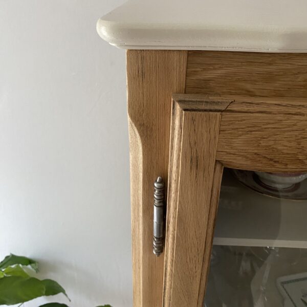Armoire portes vitrées en bois, relookée – Image 9