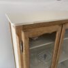 Armoire portes vitrées en bois, relookée – Image 7