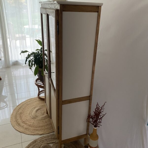 Armoire portes vitrées en bois, relookée – Image 5
