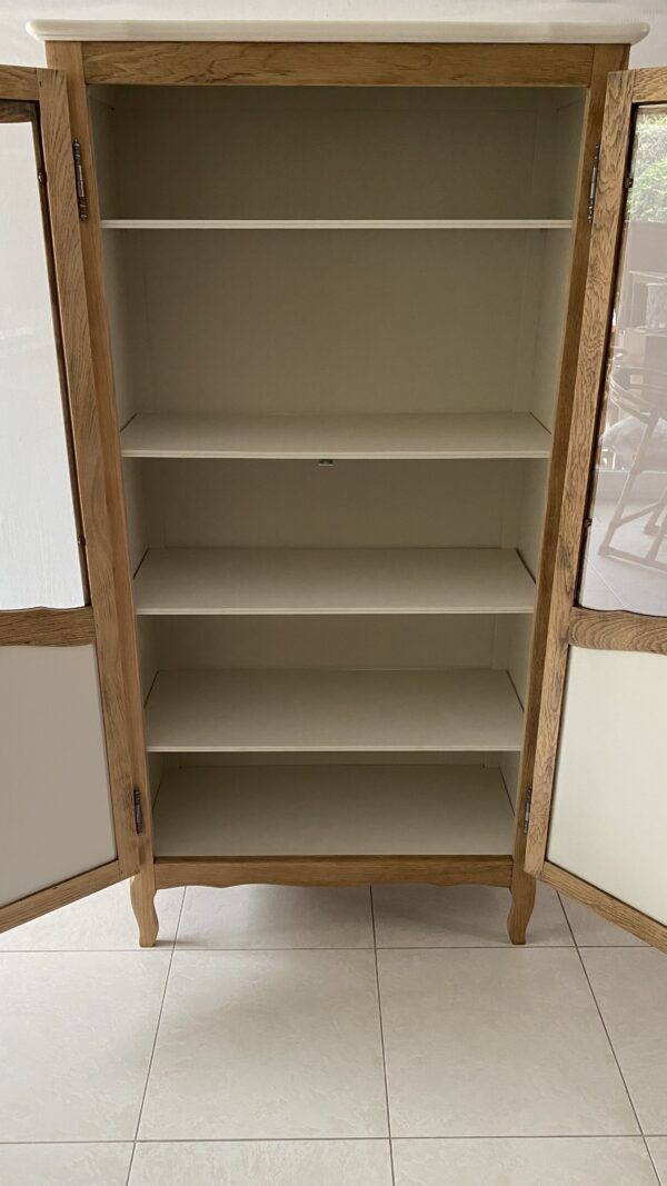Armoire portes vitrées en bois, relookée – Image 14