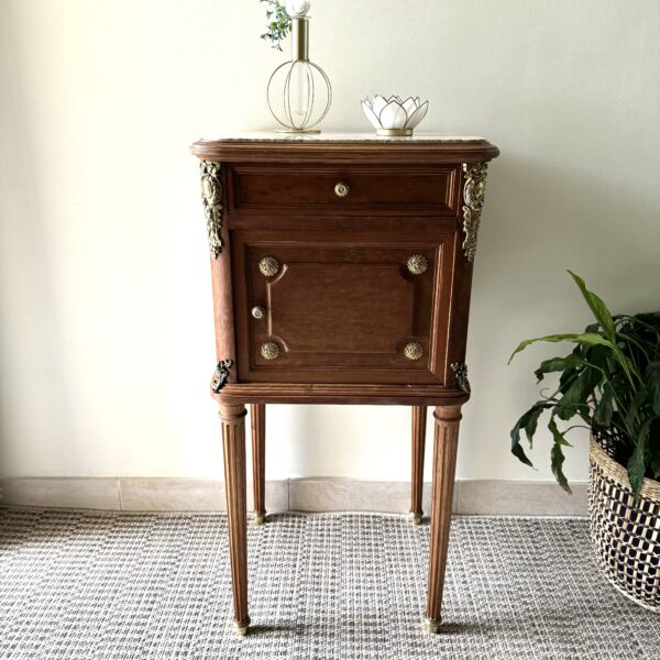 Meuble d'appoint / Chevet de style Louis XVI restauré