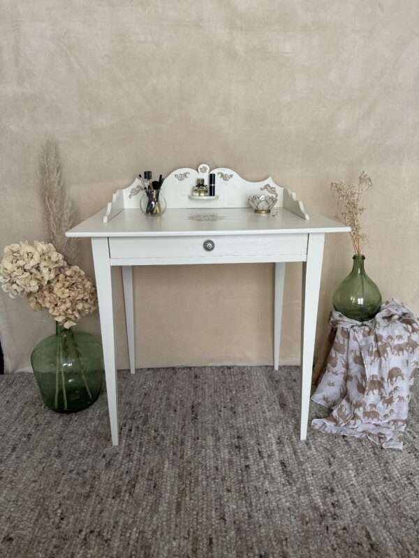 Table de toilette en bois relookée